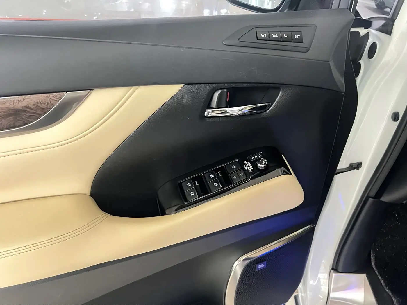 Toyota Vellfire 2020 — Фото 7/20