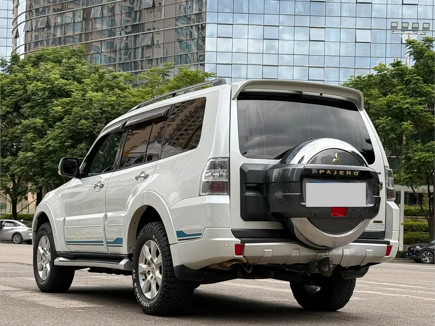 Mitsubishi Pajero 2019 — Photo 7/20