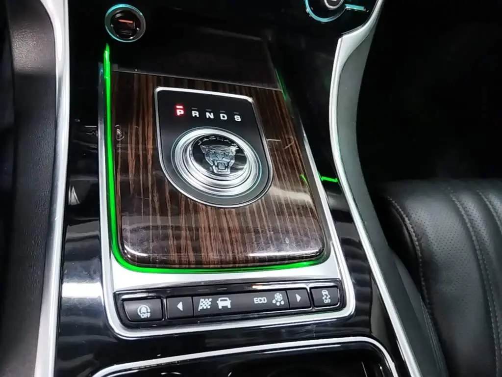 Jaguar XFL 2018 — Photo 14/20