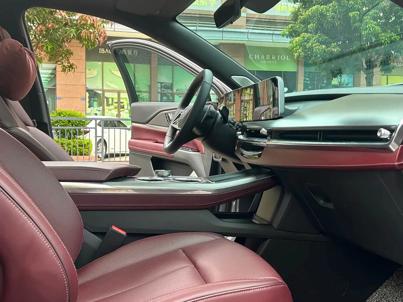 Cadillac XT5 2025 — Фото 18/20