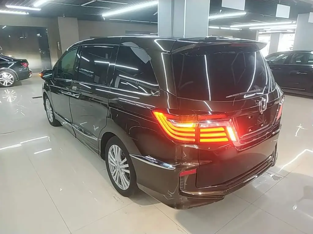Honda Elysion 2017 — Photo 5/20