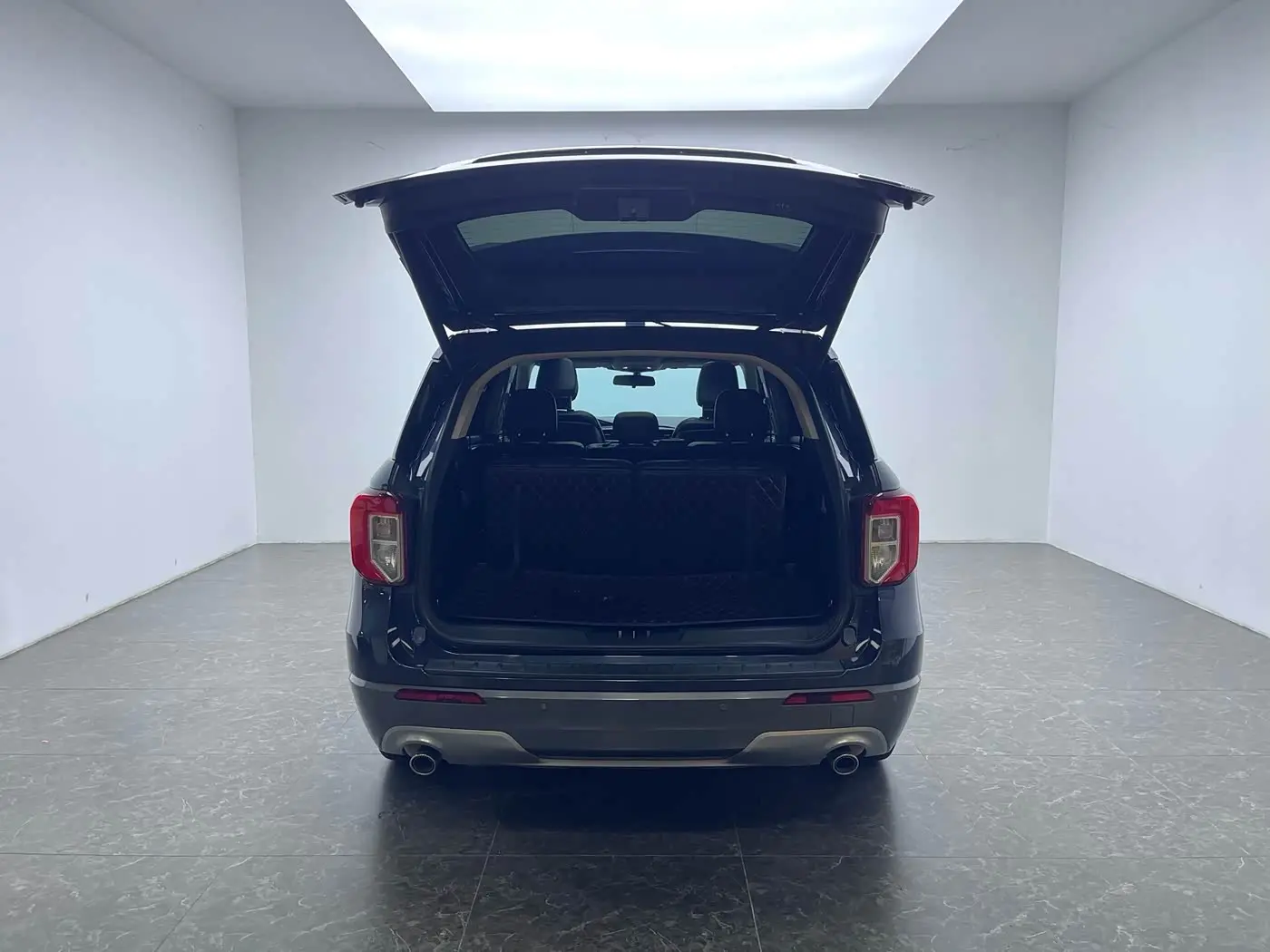 Ford Explorer 2021 — Photo 5/20