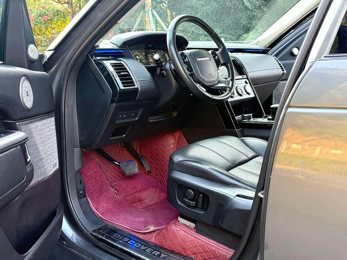 Land Rover Discovery 2018 — Photo 9/16