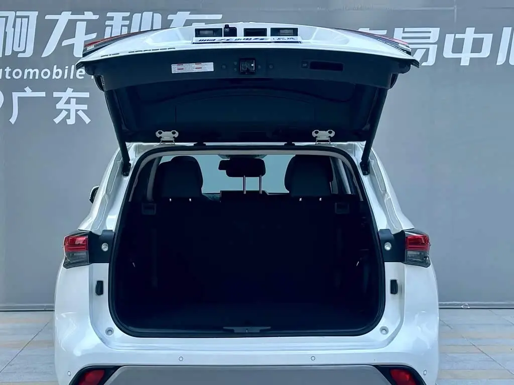 Toyota Highlander 2022 — Photo 14/14