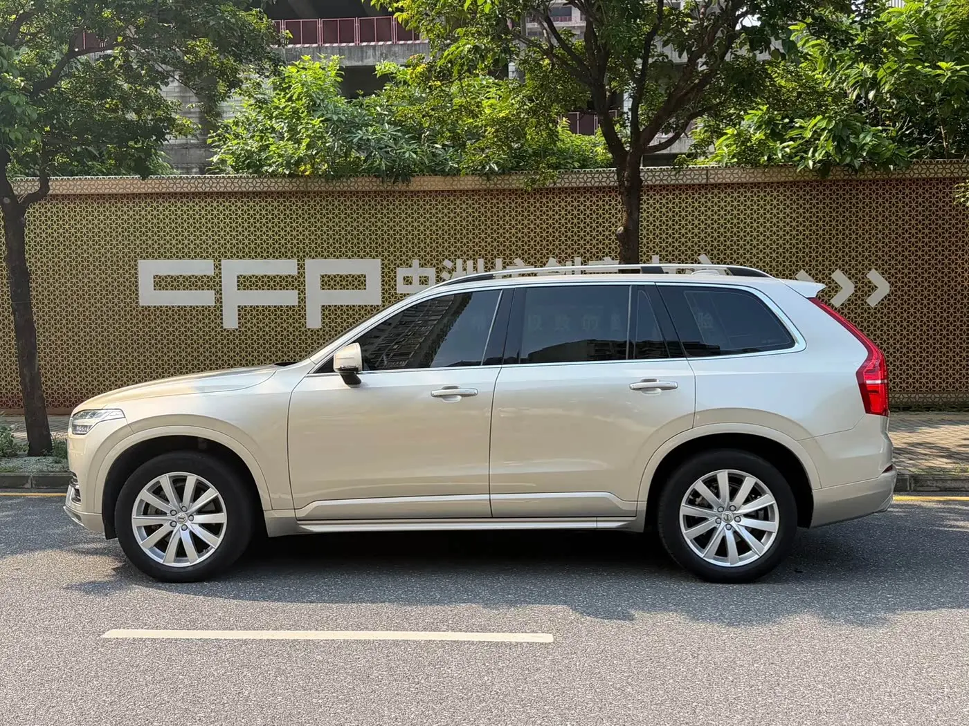Volvo XC90 2018 — Фото 3/14