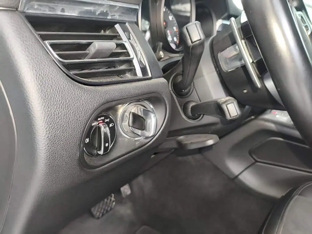 Porsche Macan 2020 — Photo 8/17