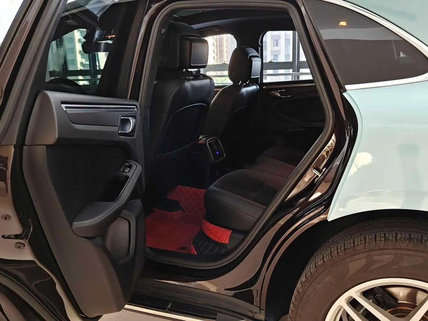 Porsche Macan 2020 — Фото 12/20