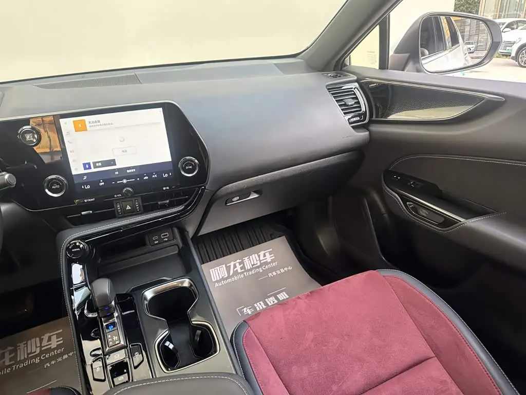 Lexus NX 2025 — Photo 7/13