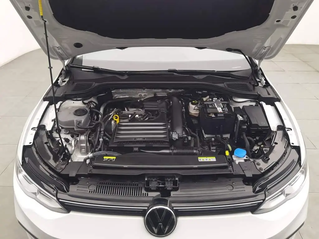 Volkswagen Golf 2025 — Photo 6/20