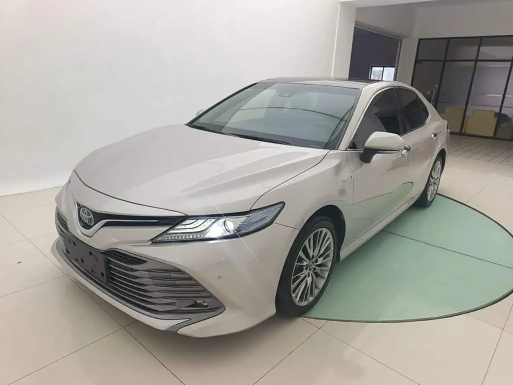 Toyota Camry 2020 — Фото 2/20