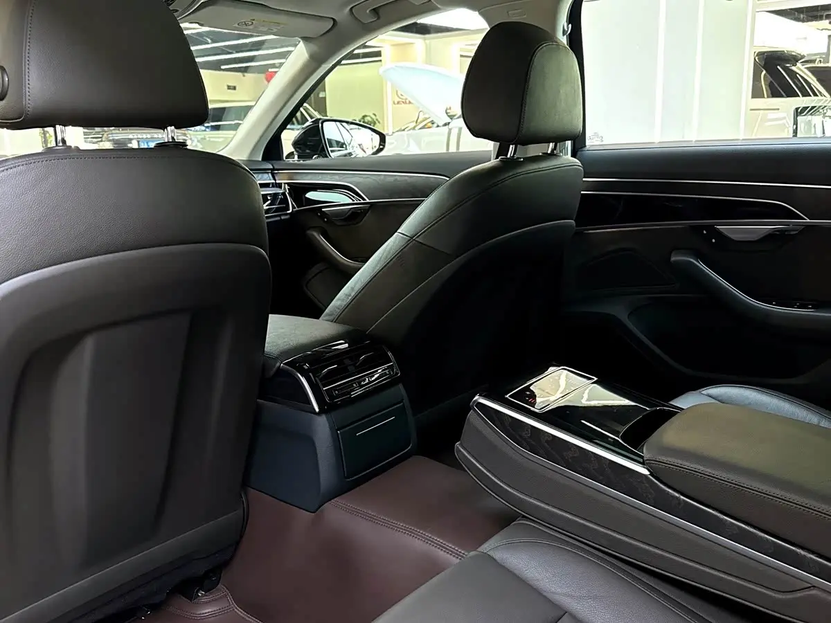 Audi A8 2019 — Photo 17/17