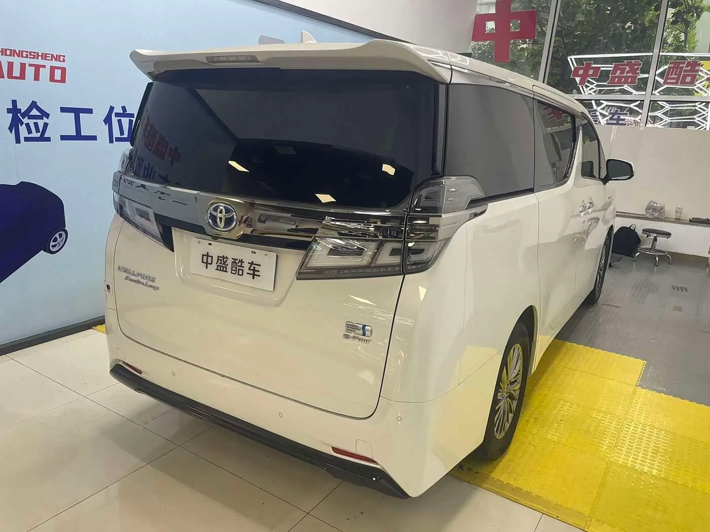 Toyota Vellfire 2021 — Photo 5/10