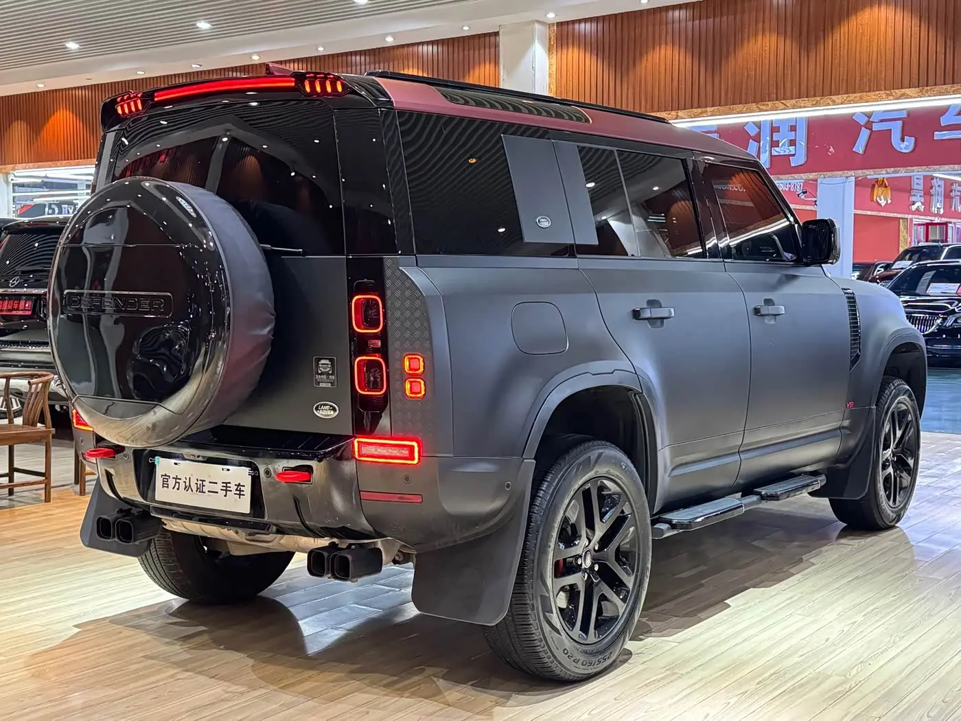Land Rover Defender 2023 — Photo 10/12