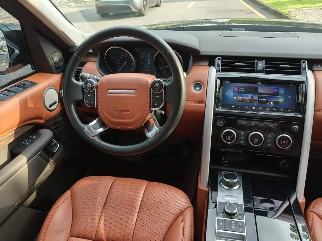Land Rover Discovery 2017 — Photo 7/12