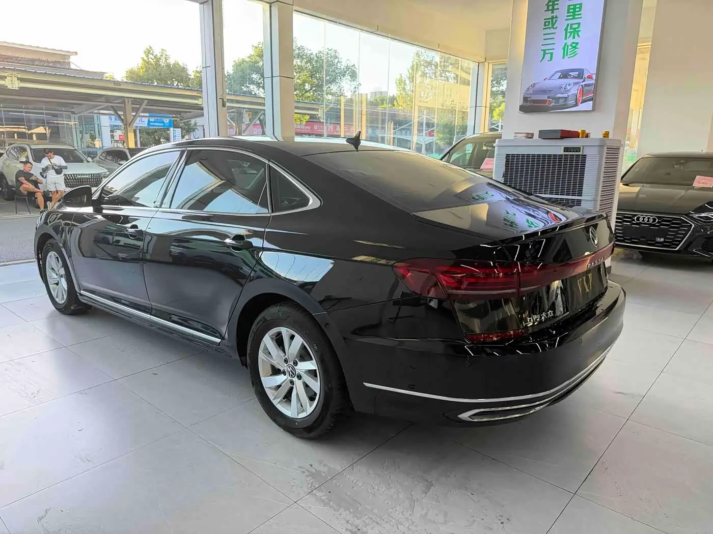 Volkswagen Passat 2023 — Photo 11/13