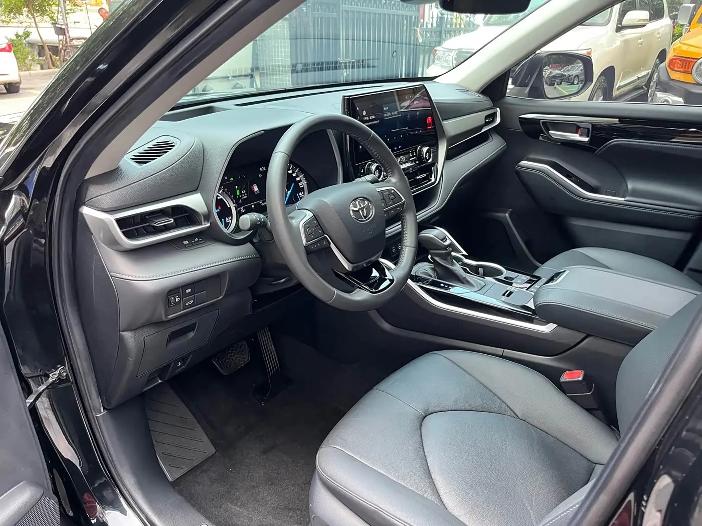 Toyota Highlander 2022 — Фото 12/20