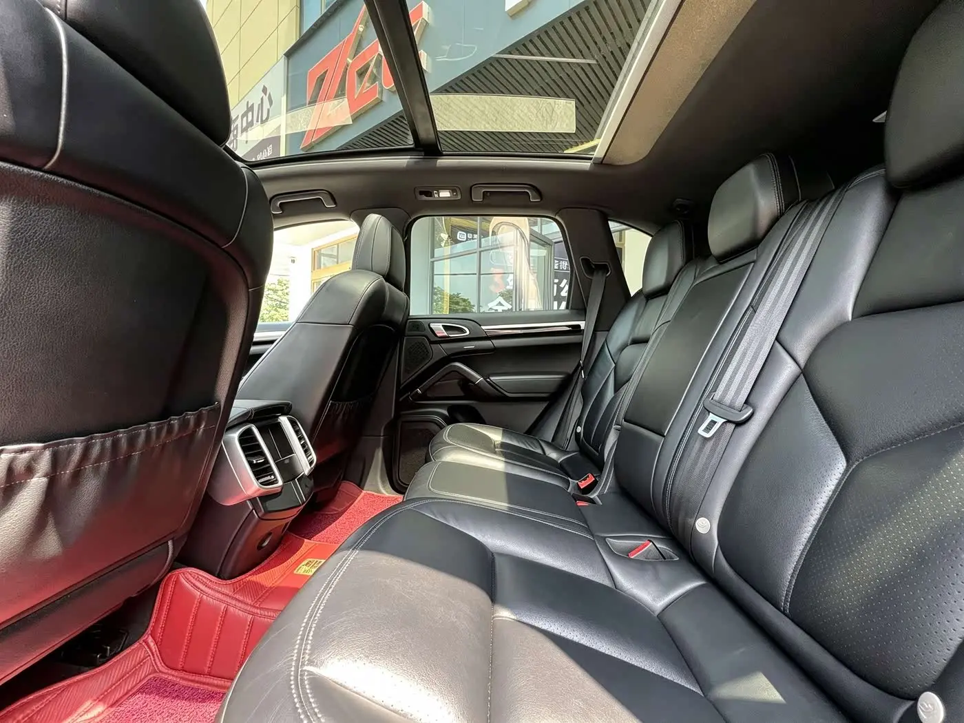 Porsche Cayenne 2017 — Photo 10/13