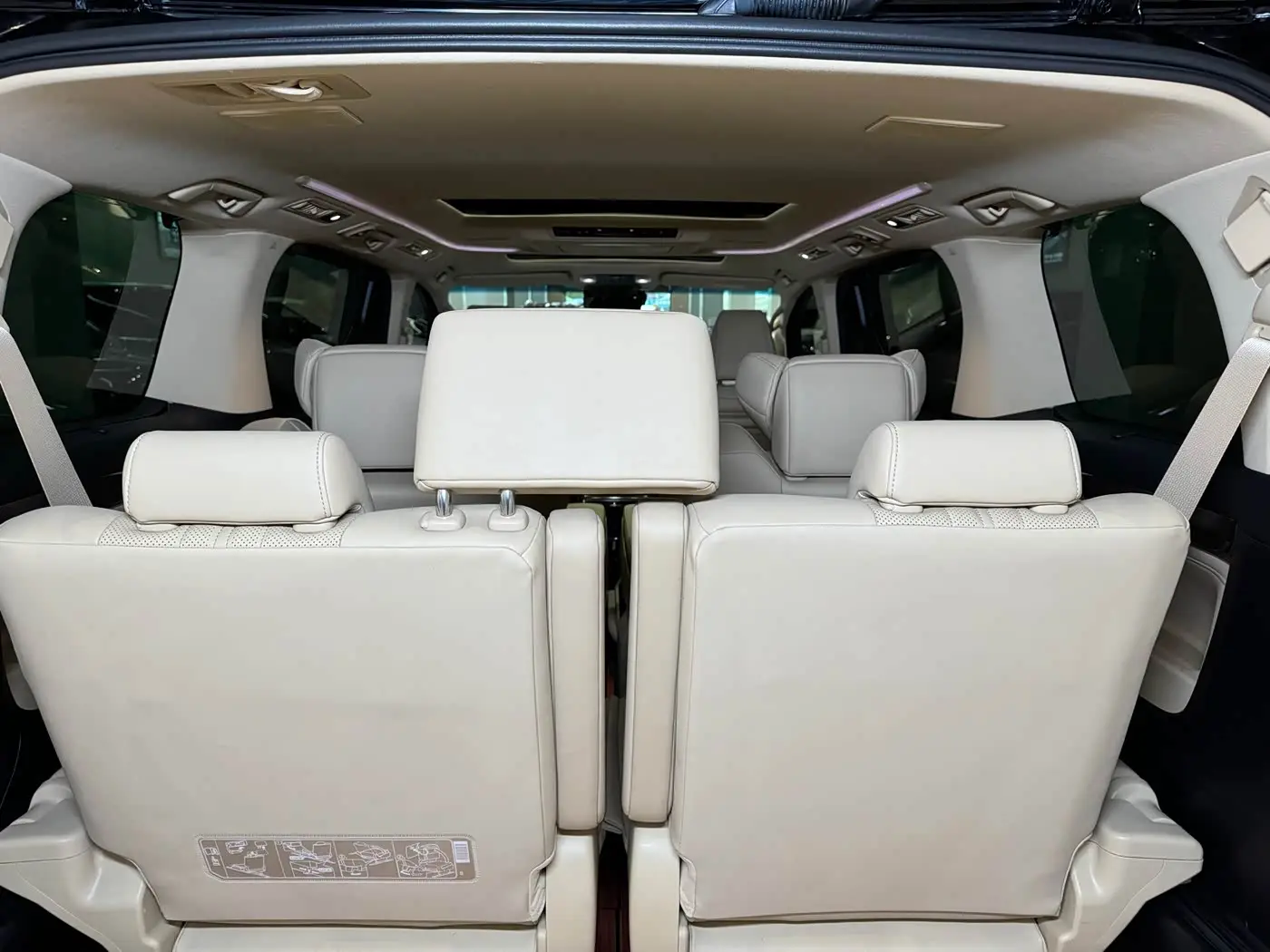Toyota Alphard 2023 — Photo 11/16