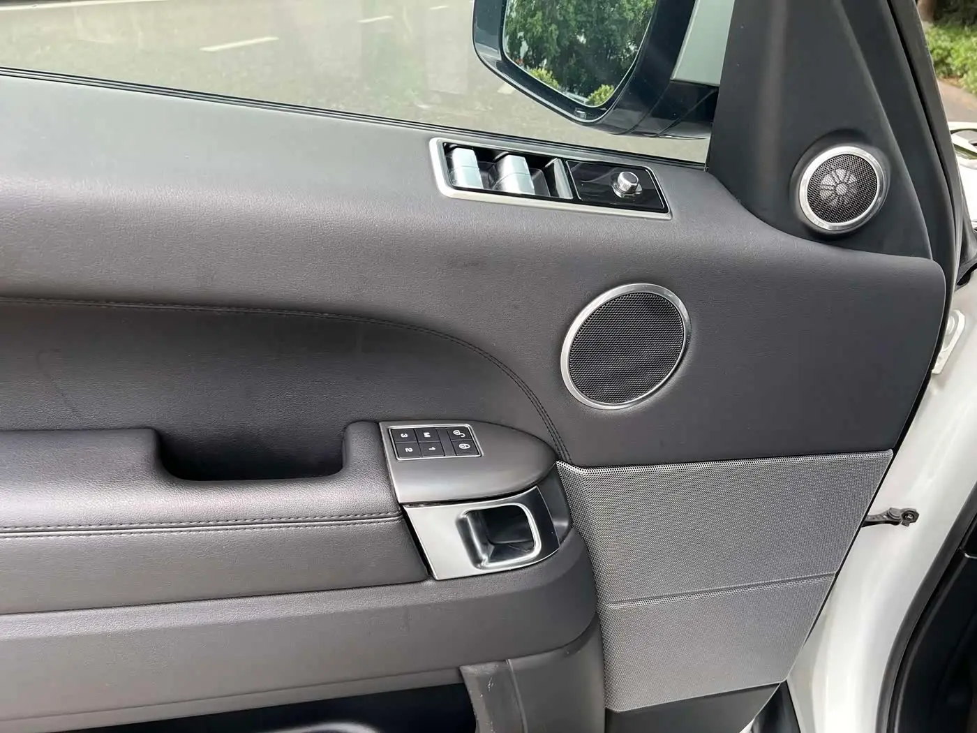 Land Rover Range Rover Sport 2019 — Photo 8/17