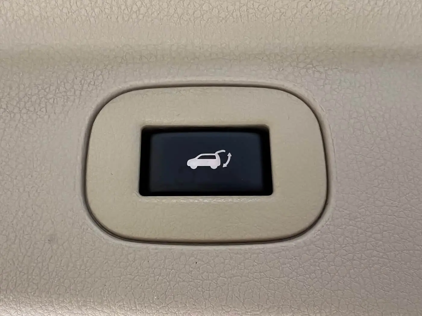 Nissan Quest 2016 — Photo 12/20