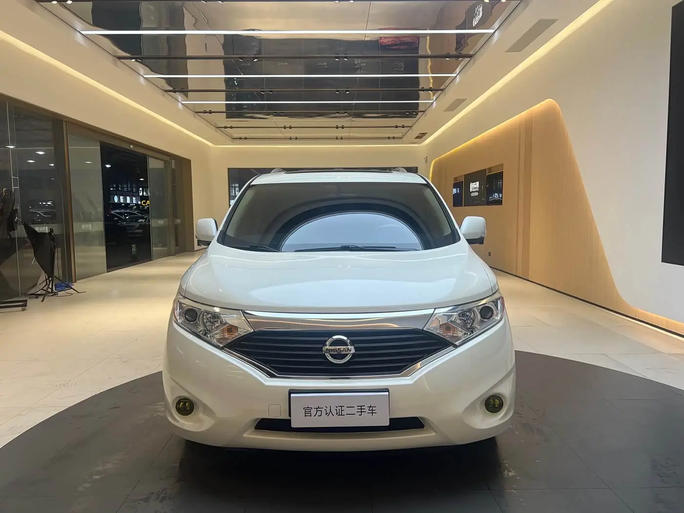 Nissan Quest 2016 — Photo 2/20