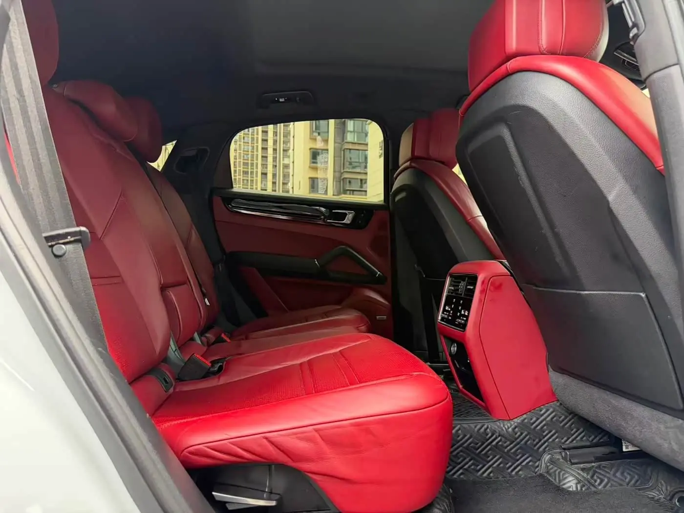 Porsche Cayenne 2020 — Фото 18/20