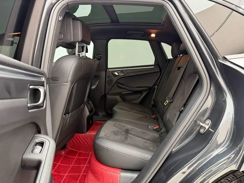 Porsche Macan 2021 — Photo 19/20