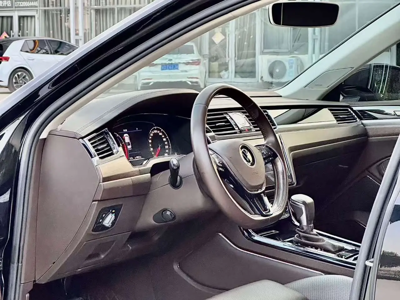 Volkswagen Phideon 2023 — Фото 4/8