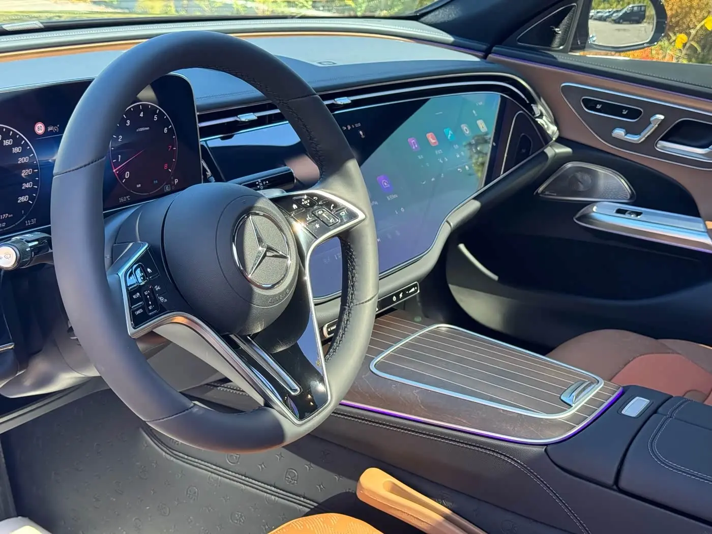 Mercedes-Benz E-Class 2026 — Фото 16/19