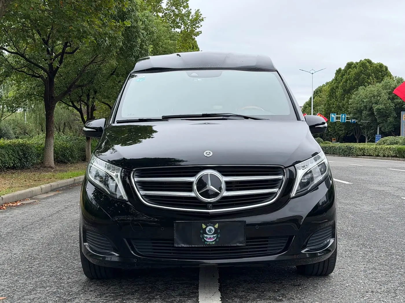 Mercedes-Benz V-Class 2020 — Photo 2/19