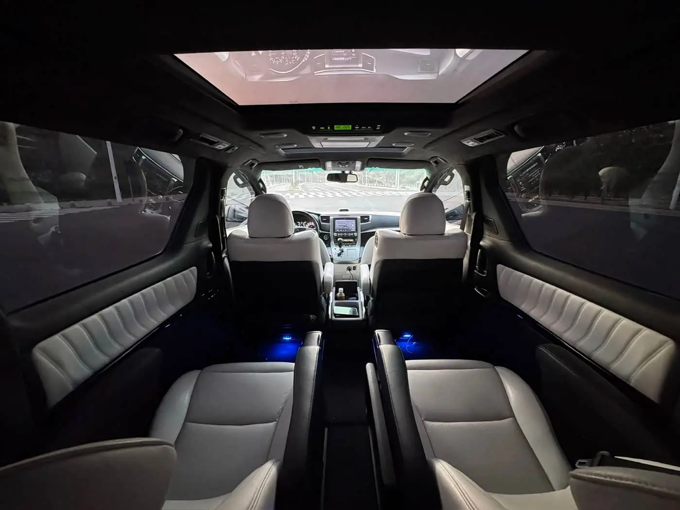 Toyota Alphard 2012 — Фото 17/20