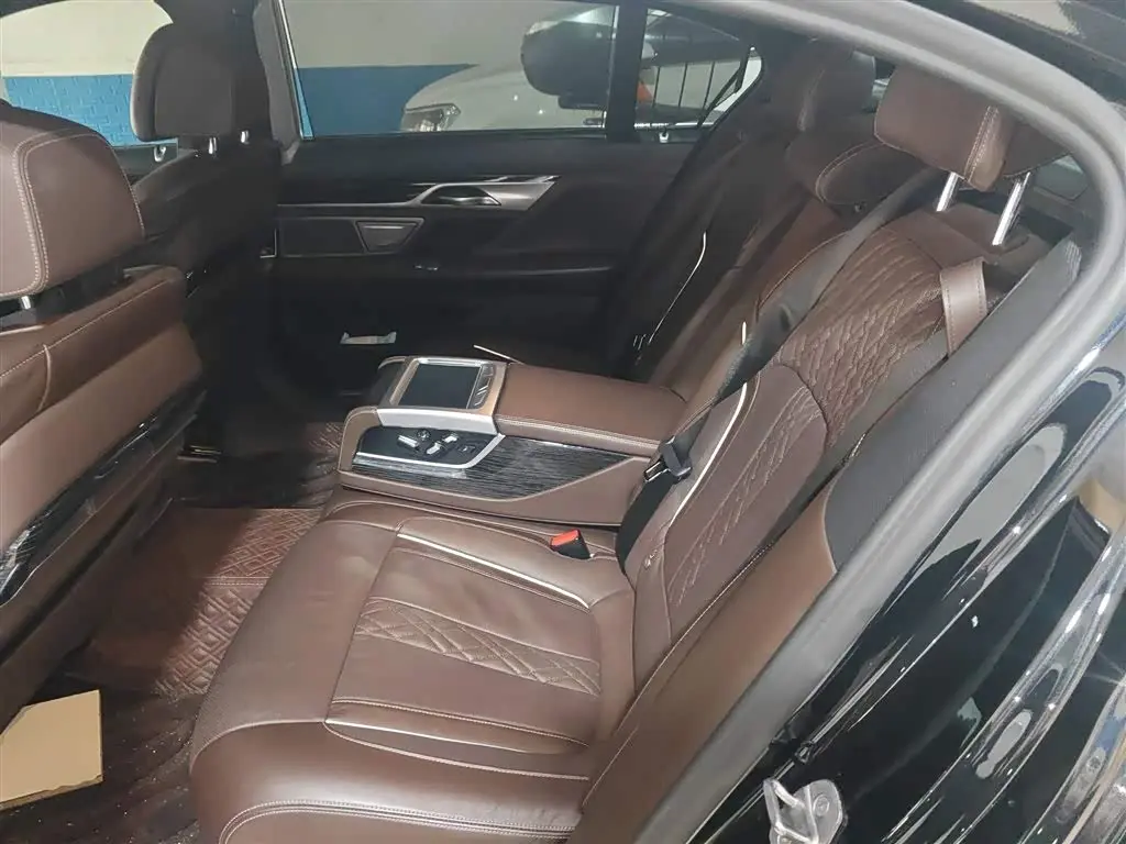 BMW 7 Series 2020 — Фото 13/20