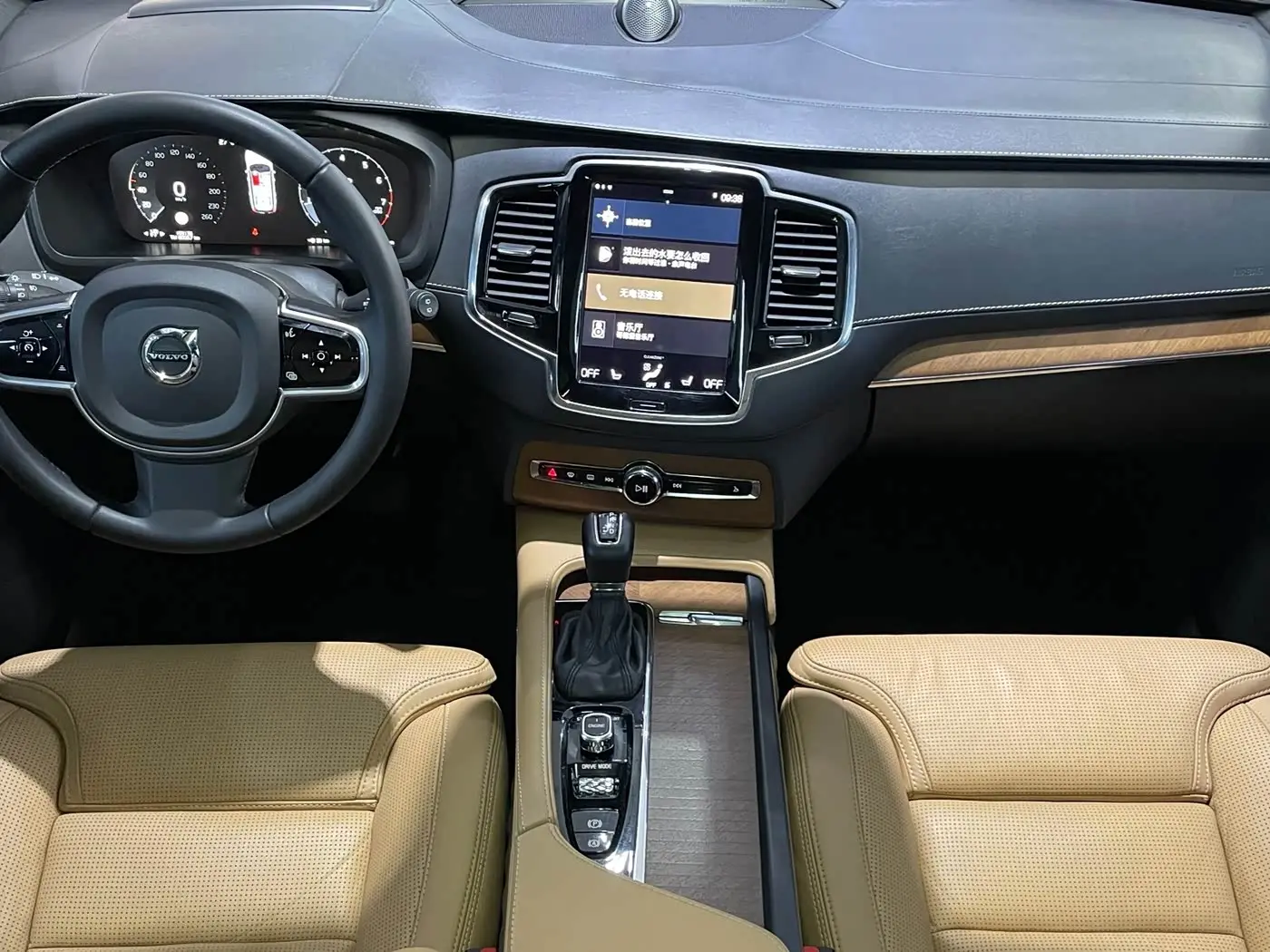 Volvo XC90 2017 — Photo 8/13