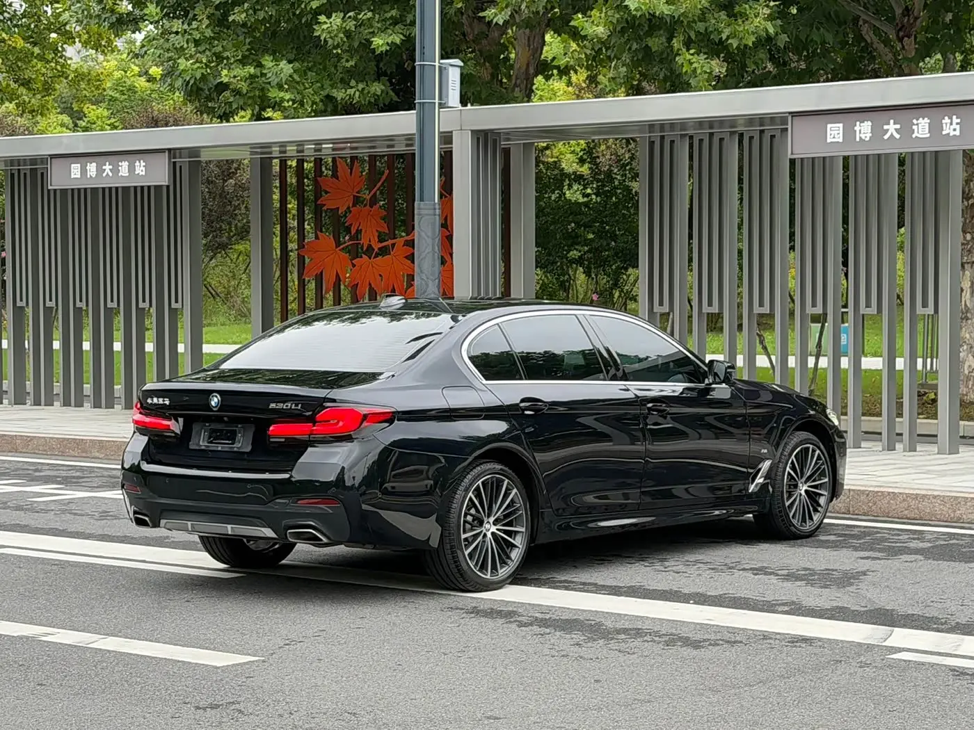 BMW 5 Series 2023 — Photo 7/9
