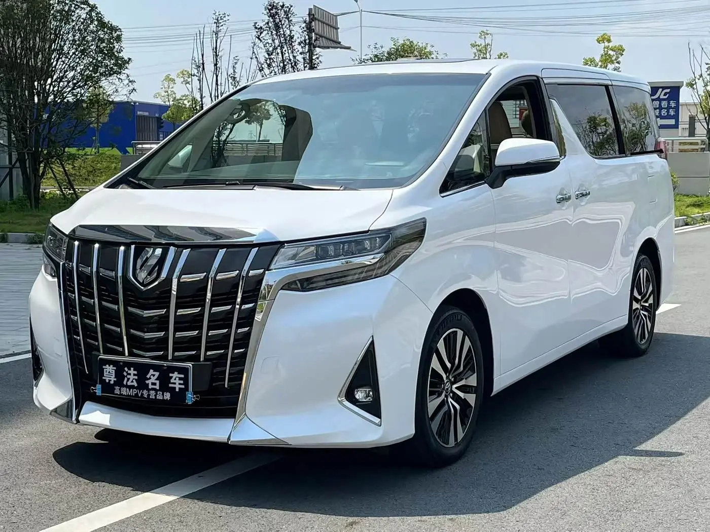 Toyota Alphard 2019 — Photo 1/6