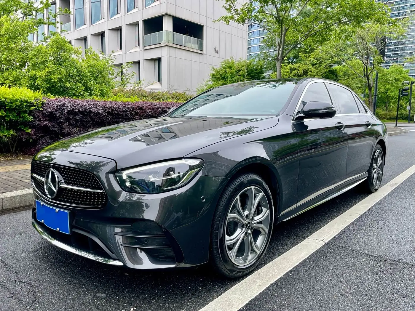 Mercedes-Benz E-Class 2023 — Photo 1/19