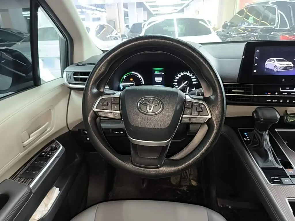 Toyota Granvia 2025 — Photo 11/20