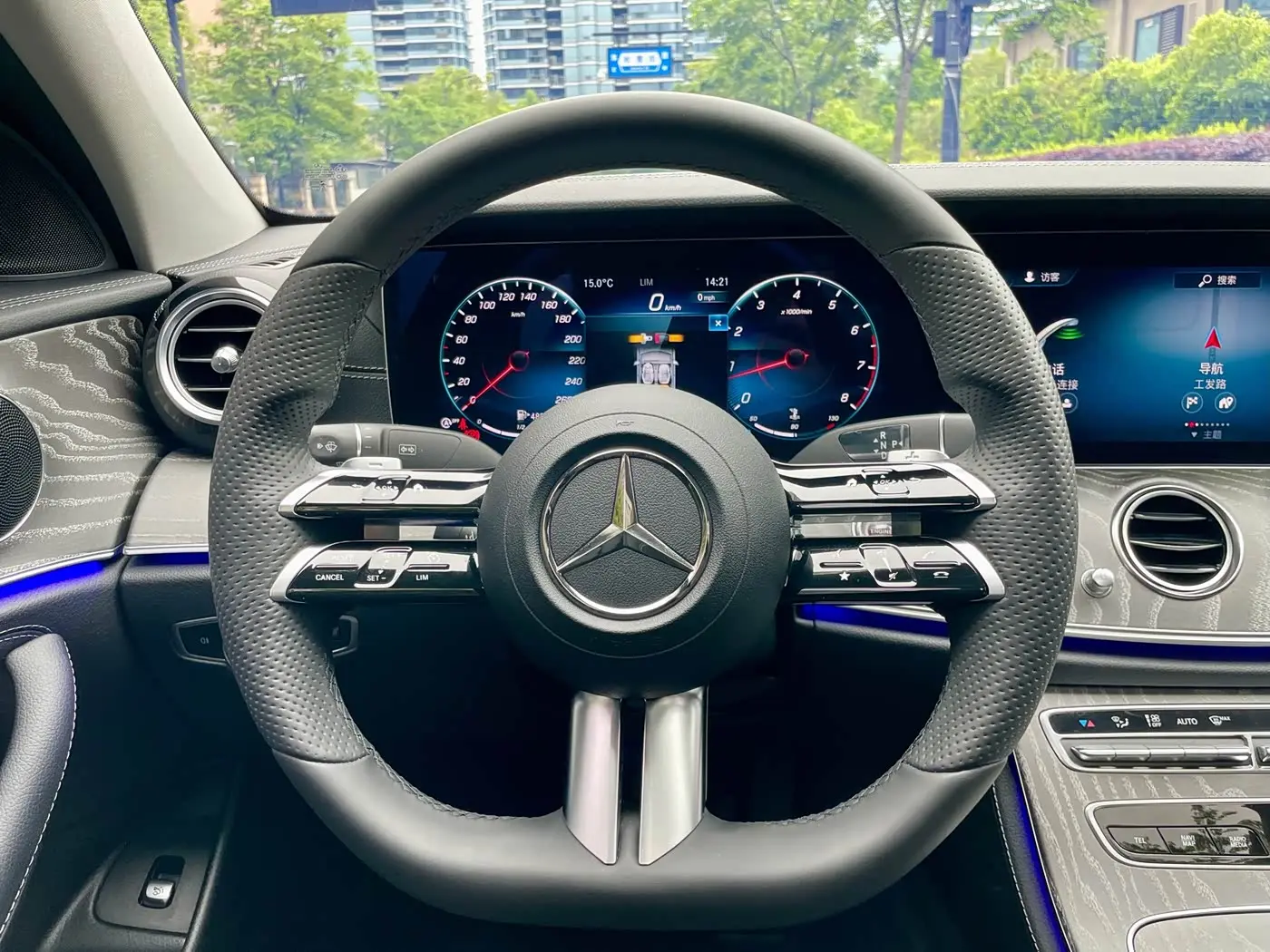 Mercedes-Benz E-Class 2023 — Photo 11/19