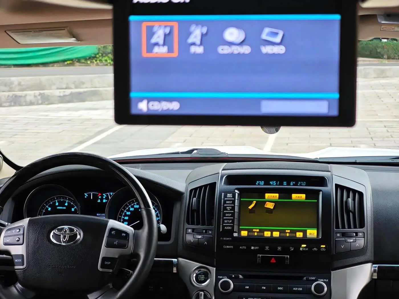 Toyota Land Cruiser 2011 — Photo 17/20