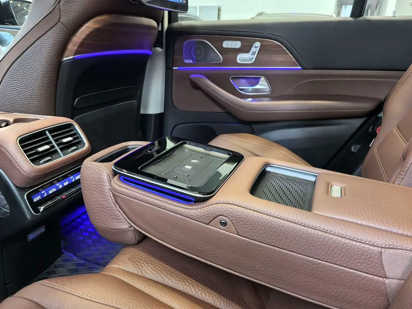 Mercedes-Benz GLS 2024 — Фото 15/20