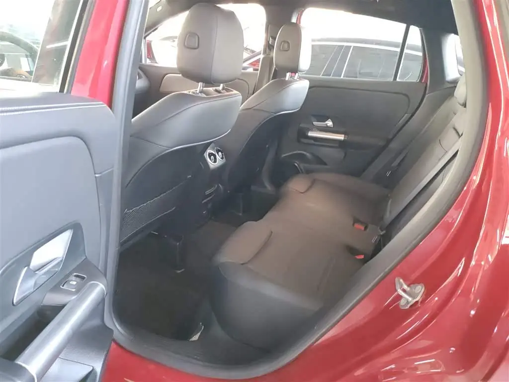Mercedes-Benz GLA 2020 — Photo 17/20