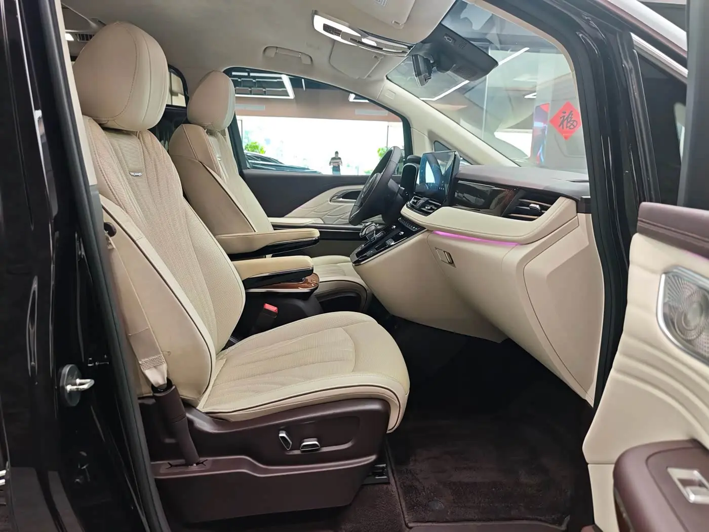 Hongqi HQ9 2023 — Photo 10/18