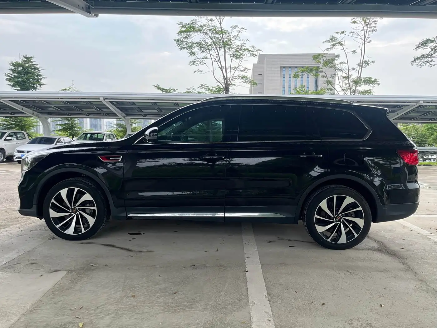 Hongqi HS7 2021 — Photo 8/20