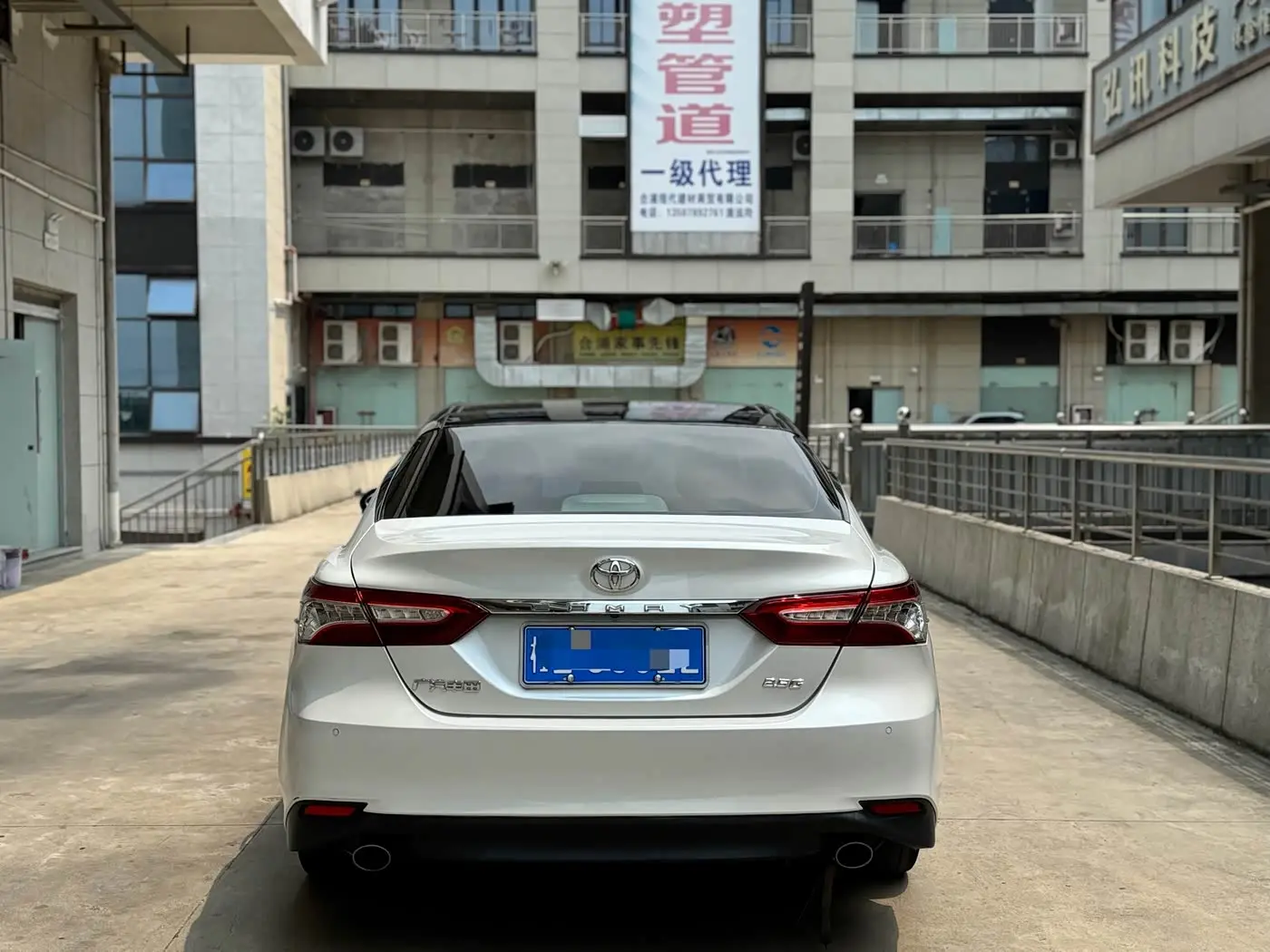 Toyota Camry 2021 — Photo 4/16