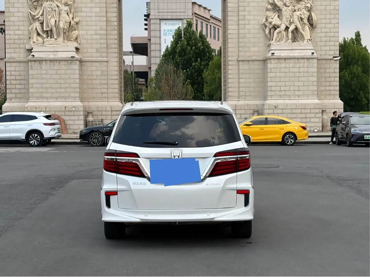 Honda Elysion 2016 — ფოტო 12/18