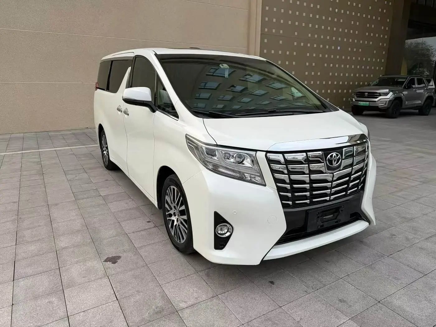 Toyota Alphard 2016 — Photo 3/9