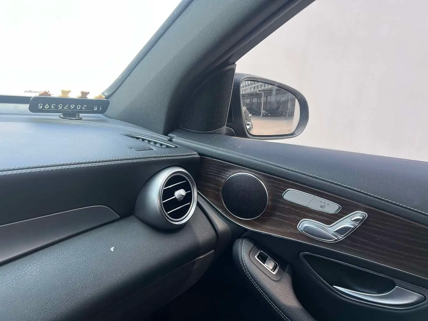 Mercedes-Benz GLC 2022 — Photo 6/11