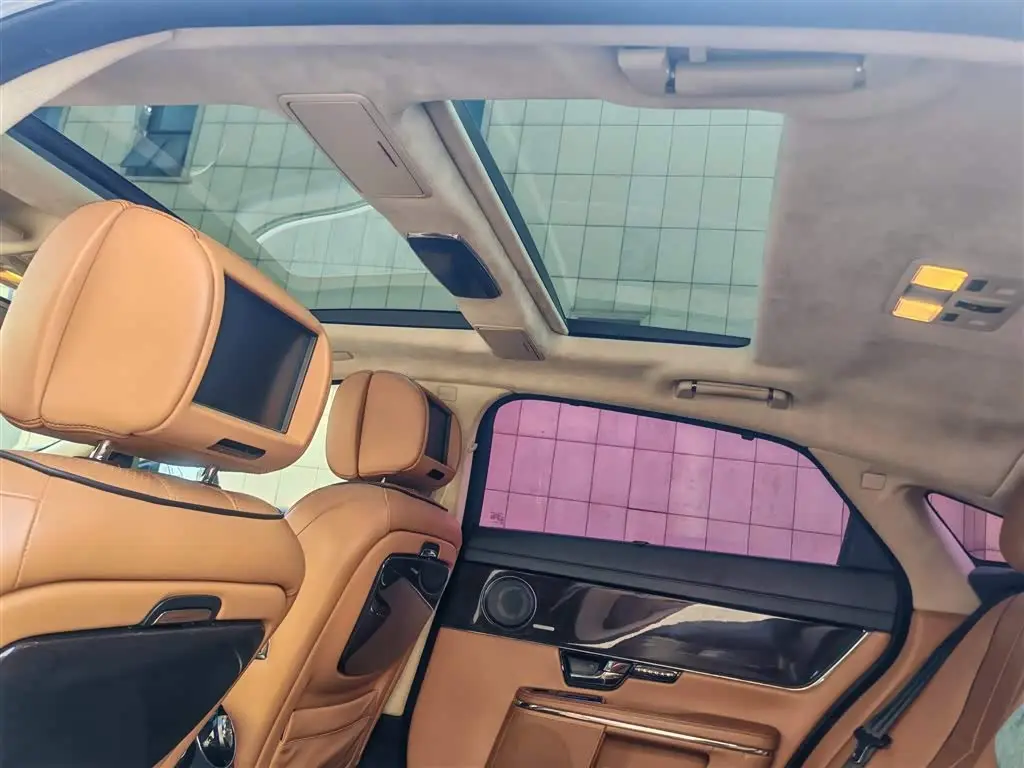 Jaguar XJ 2012 — Şəkil 12/16