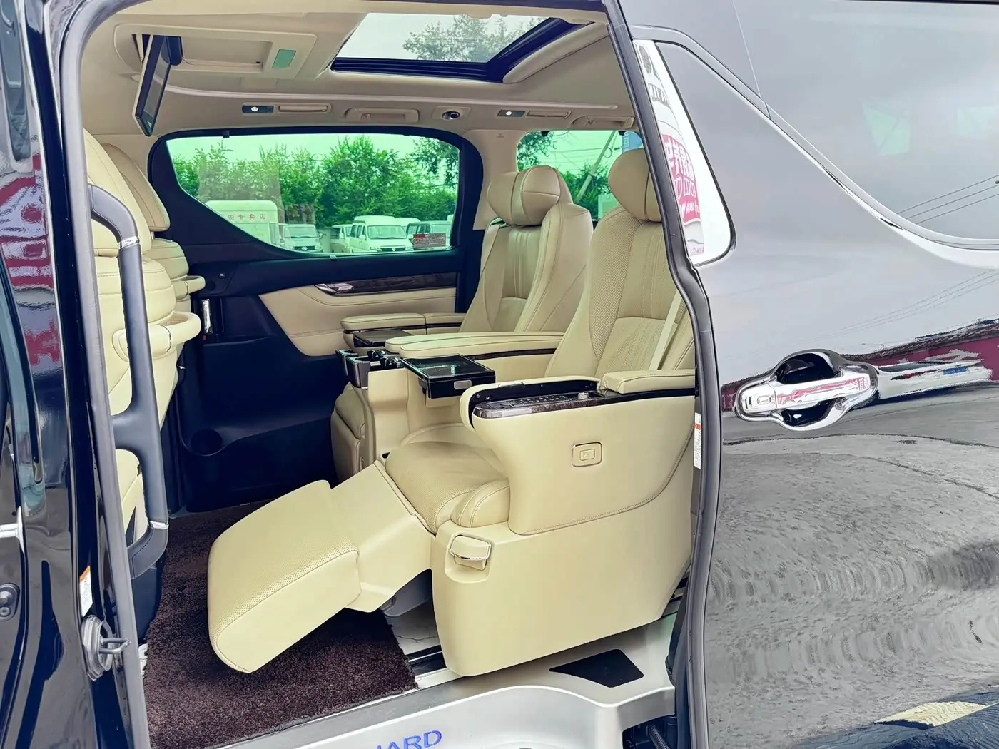 Toyota Alphard 2021 — Фото 20/20