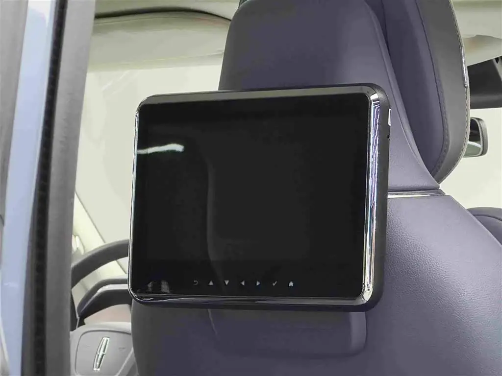 Lincoln Navigator 2018 — Photo 11/20